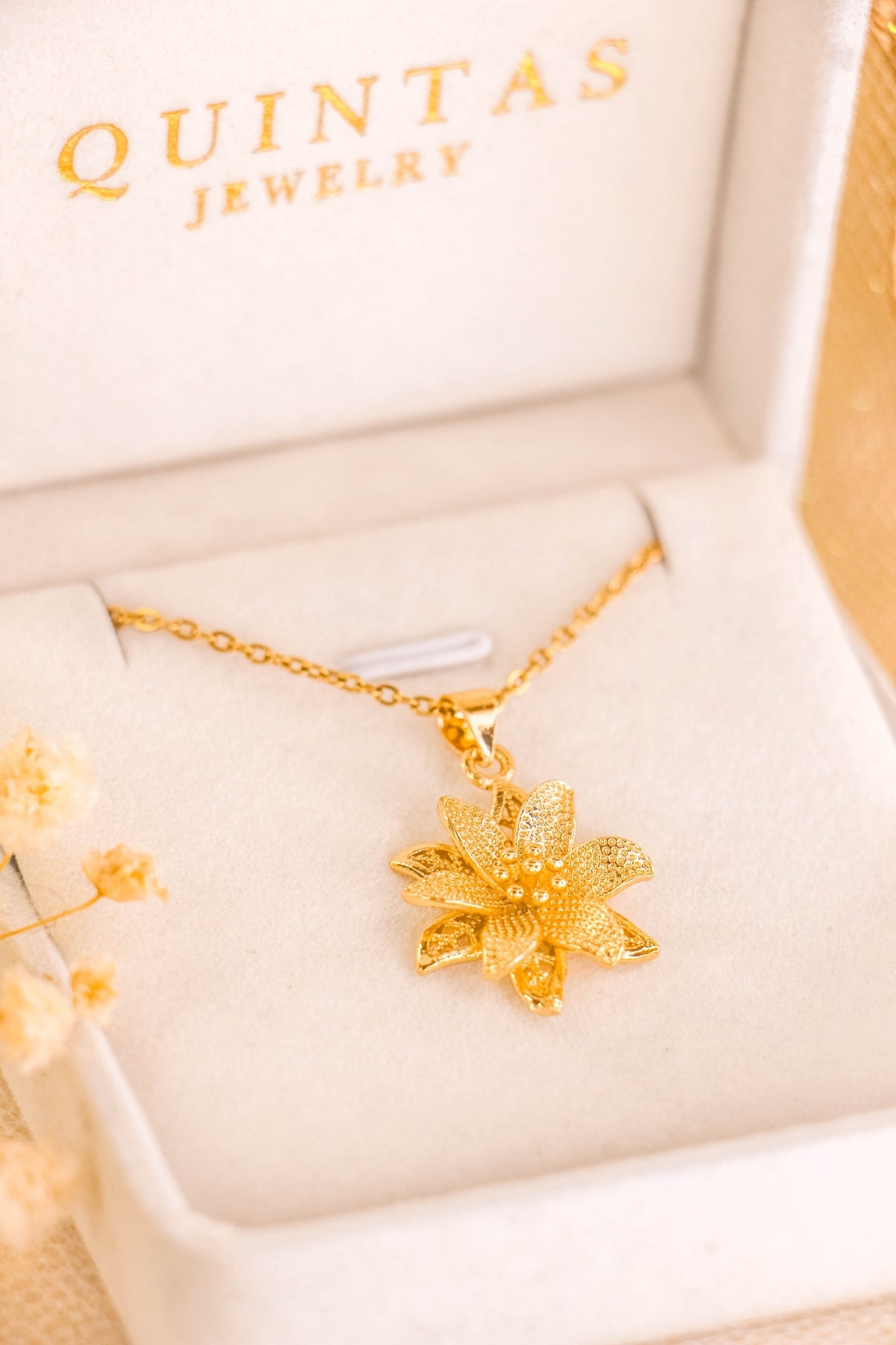 The Flower Necklace