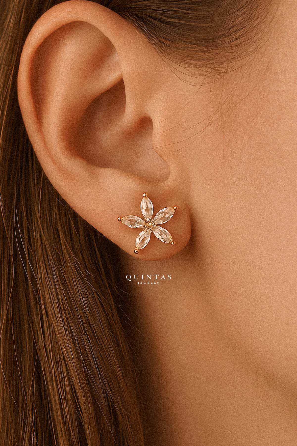 London Blue Topaz & Diamond 4 Petal Flower Stud Earrings In Yellow Gold - Foto 2