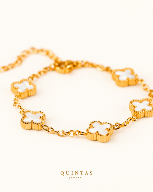 Clover Elegance Bracelet white on original light offwhite with a soft subtle gradient and light shadow