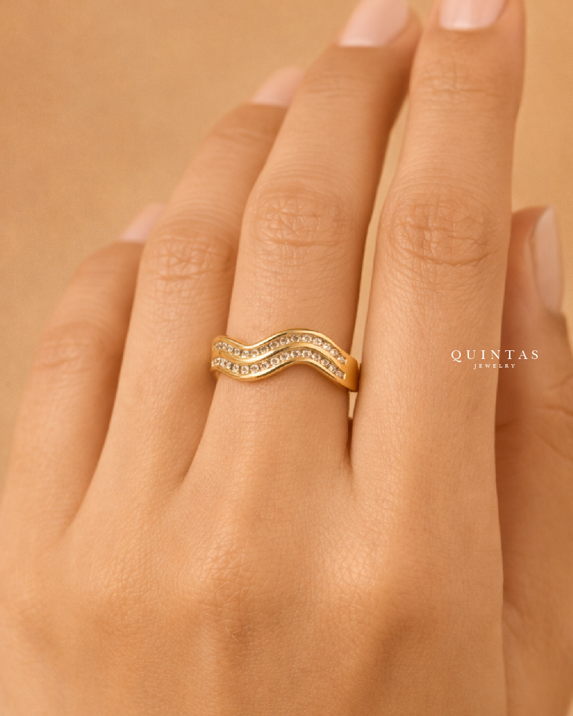 Solina Wave Gold – original gallery view, proportional 4:5 crop
