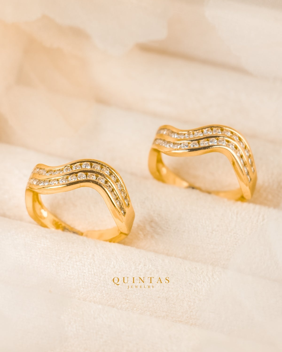 Solina Wave Gold – original gallery view, proportional 4:5 crop