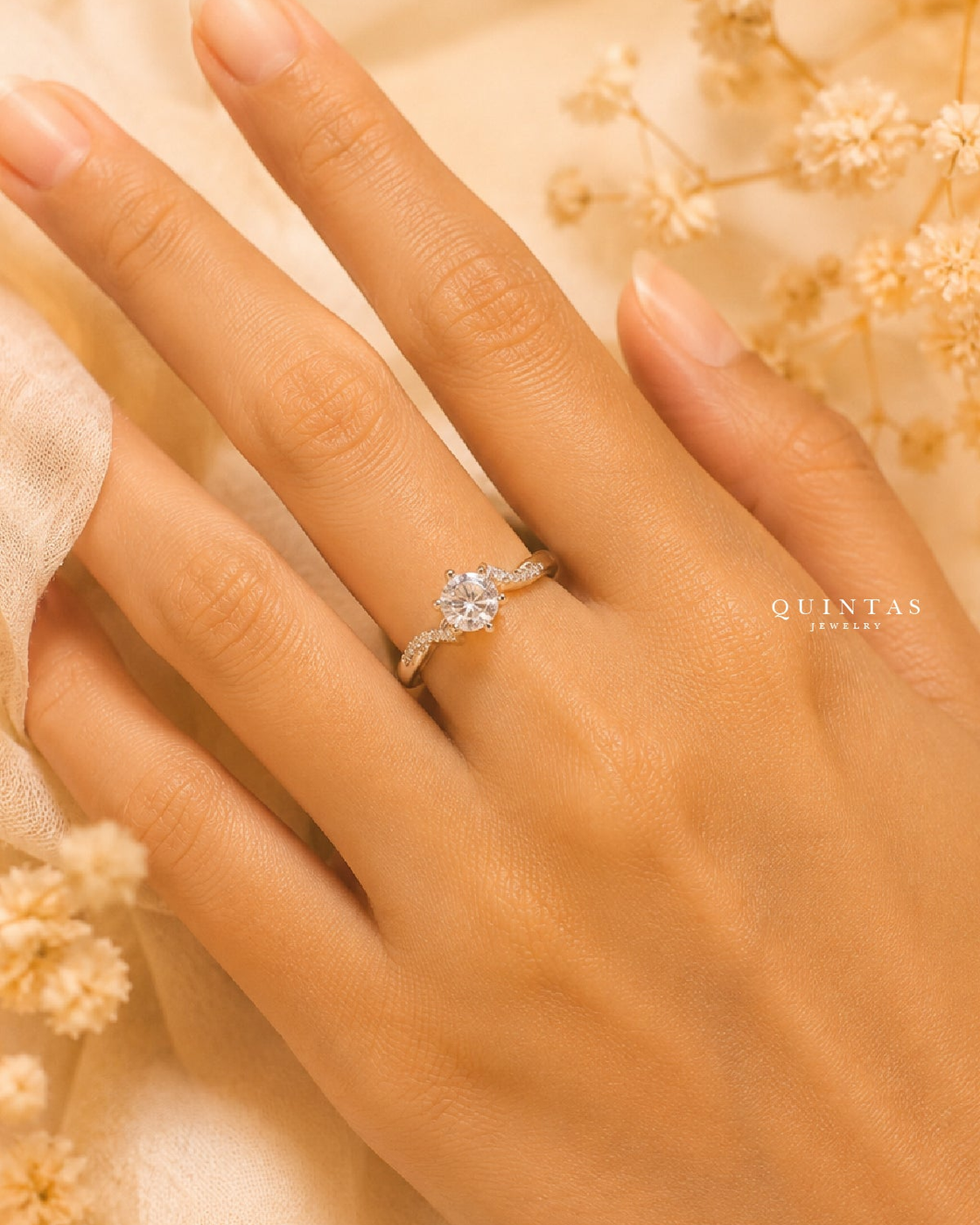 Lucia Promise Silver – original gallery view, proportional 4:5 crop