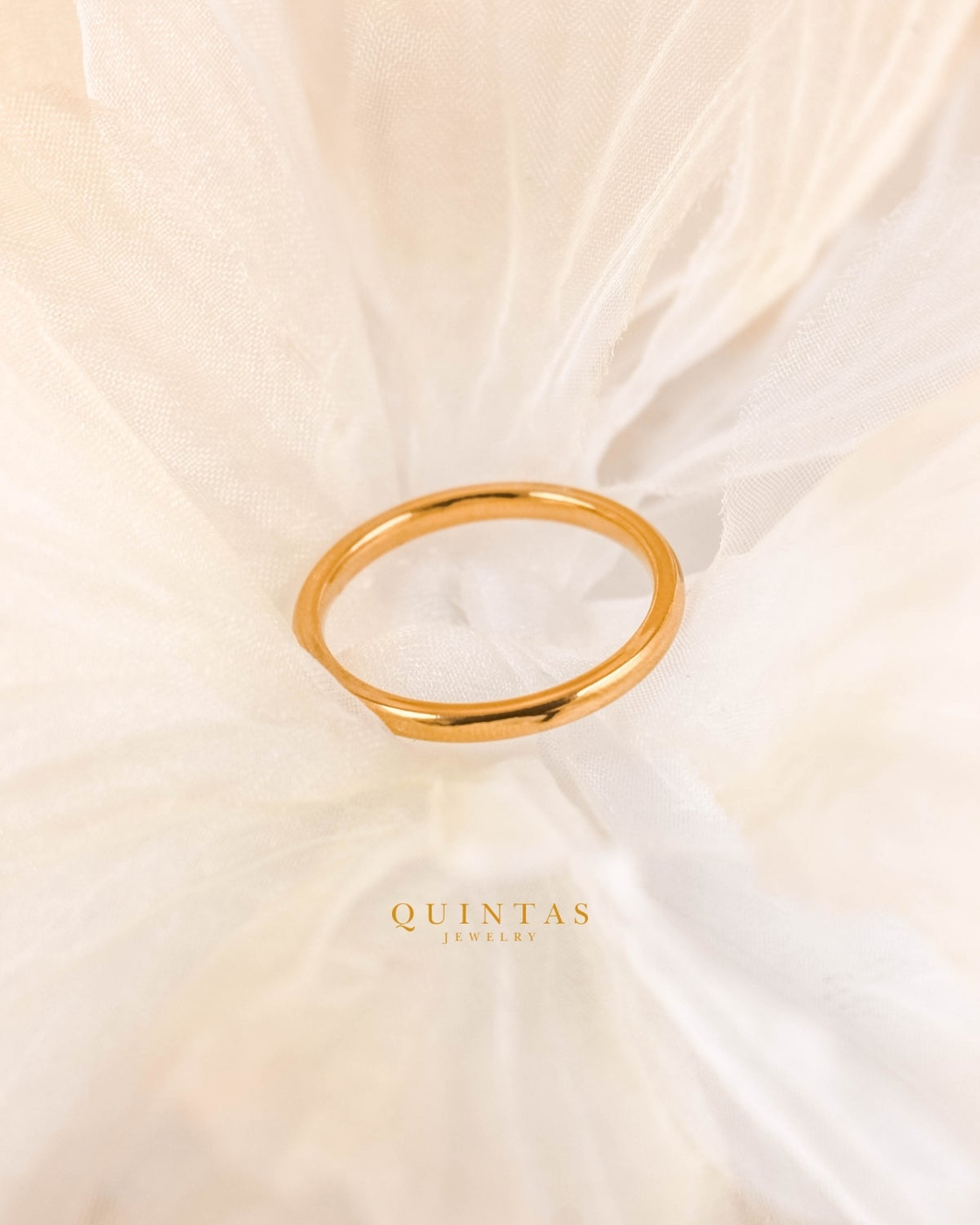 Minimalist Gold – original gallery view, proportional 4:5 crop