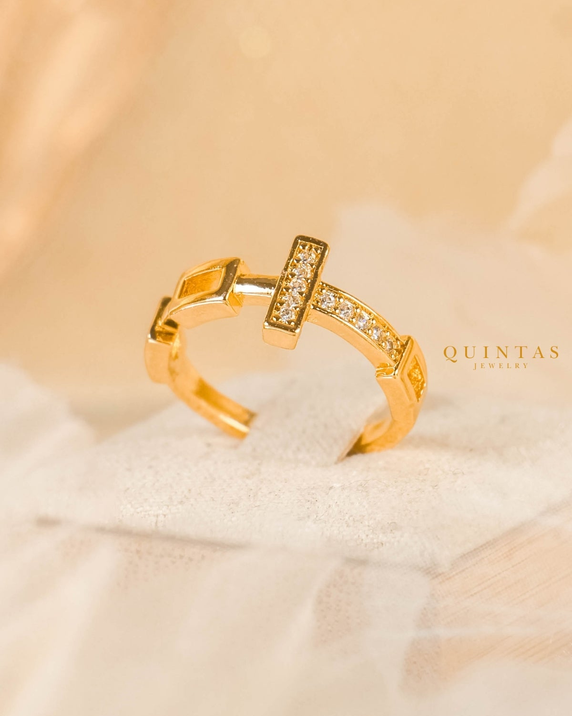 Original ring photo — centered 4:5 crop