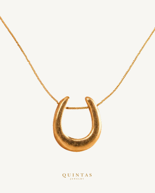 Horseshoe Luck Necklace — source-verified Premium Snake Chain, off-white MAIN hero, gold Quintas logo