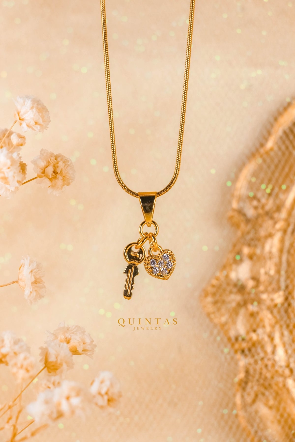 QUINTAS Heart and Key Necklace