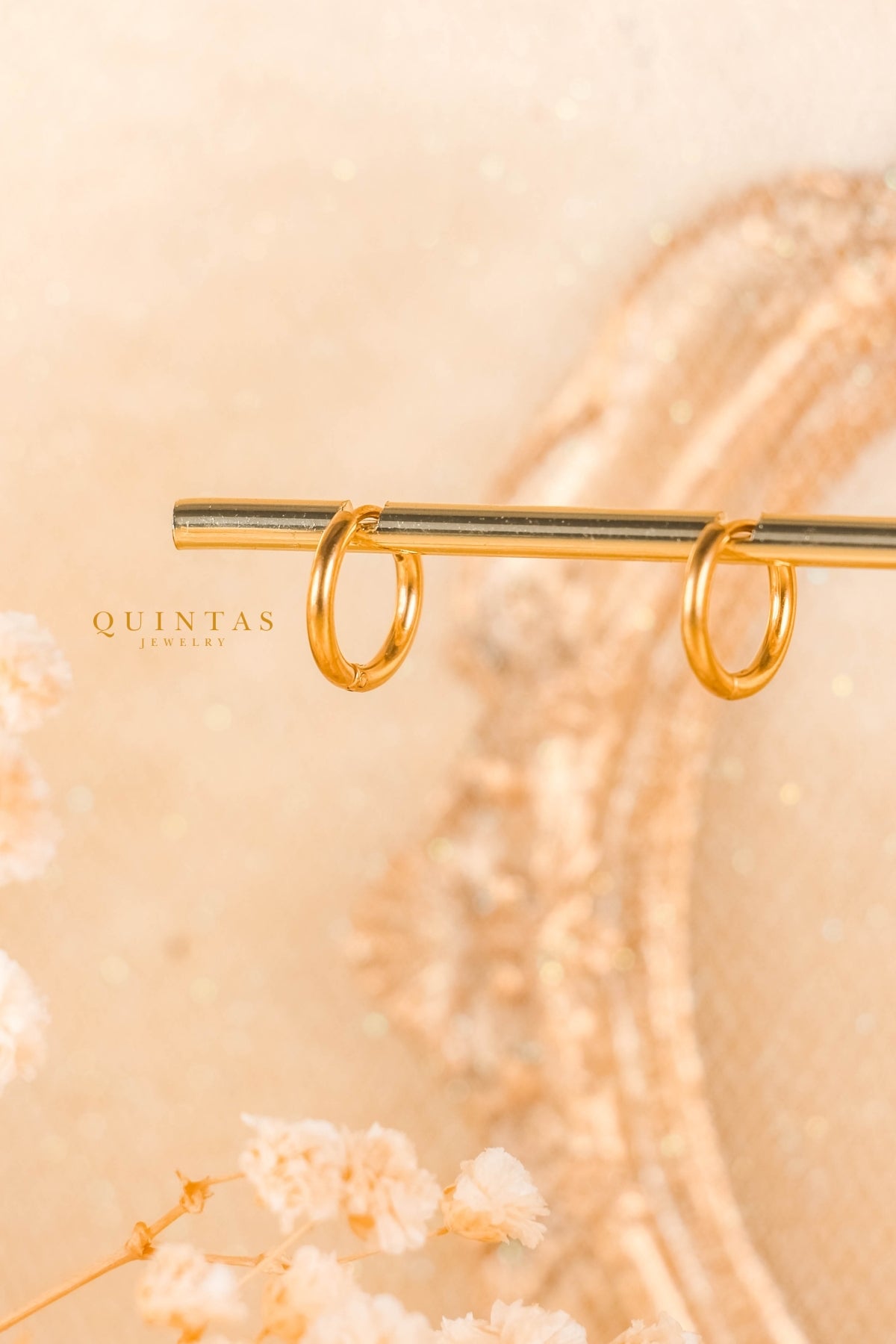 QUINTAS Classic Hoop Earrings