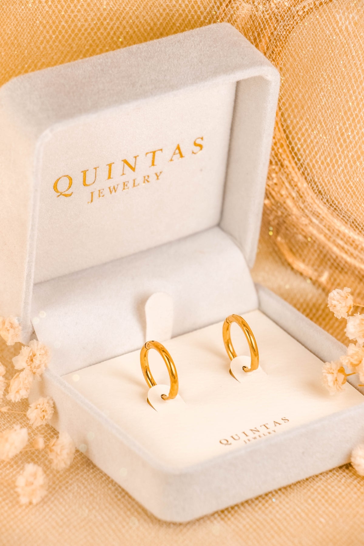 QUINTAS Classic Hoop Earrings