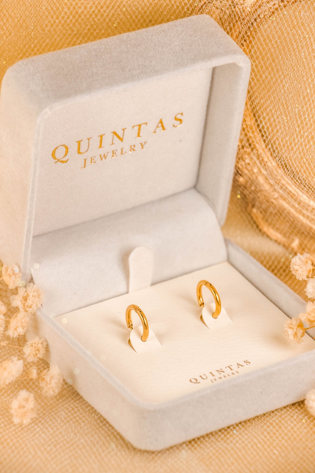 QUINTAS Classic Hoop Earrings