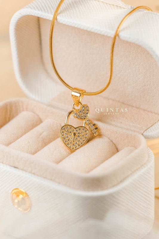 Golden Lockheart Necklace