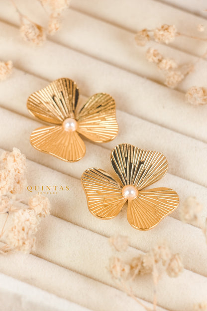 Laura Pearl Flower Stud Earrings