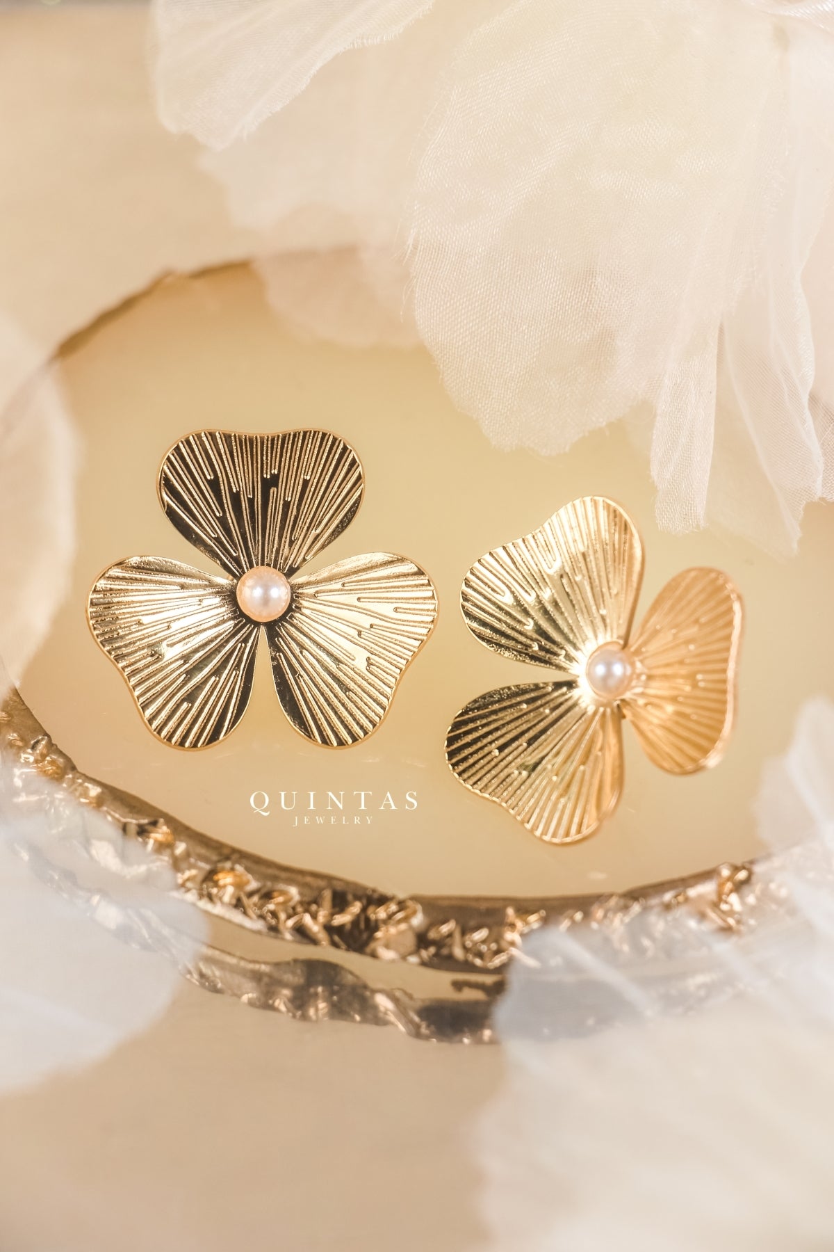 Laura Pearl Flower Stud Earrings