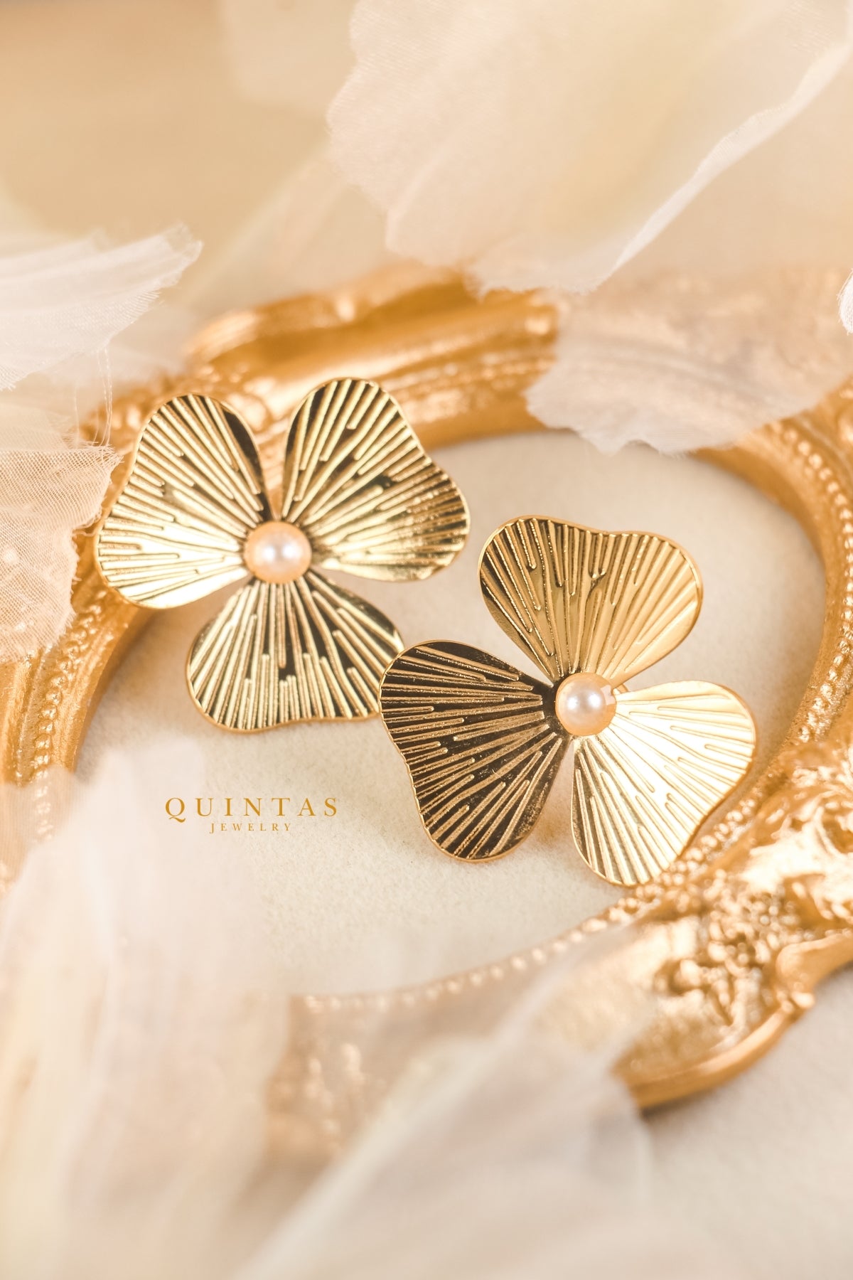 Laura Pearl Flower Stud Earrings