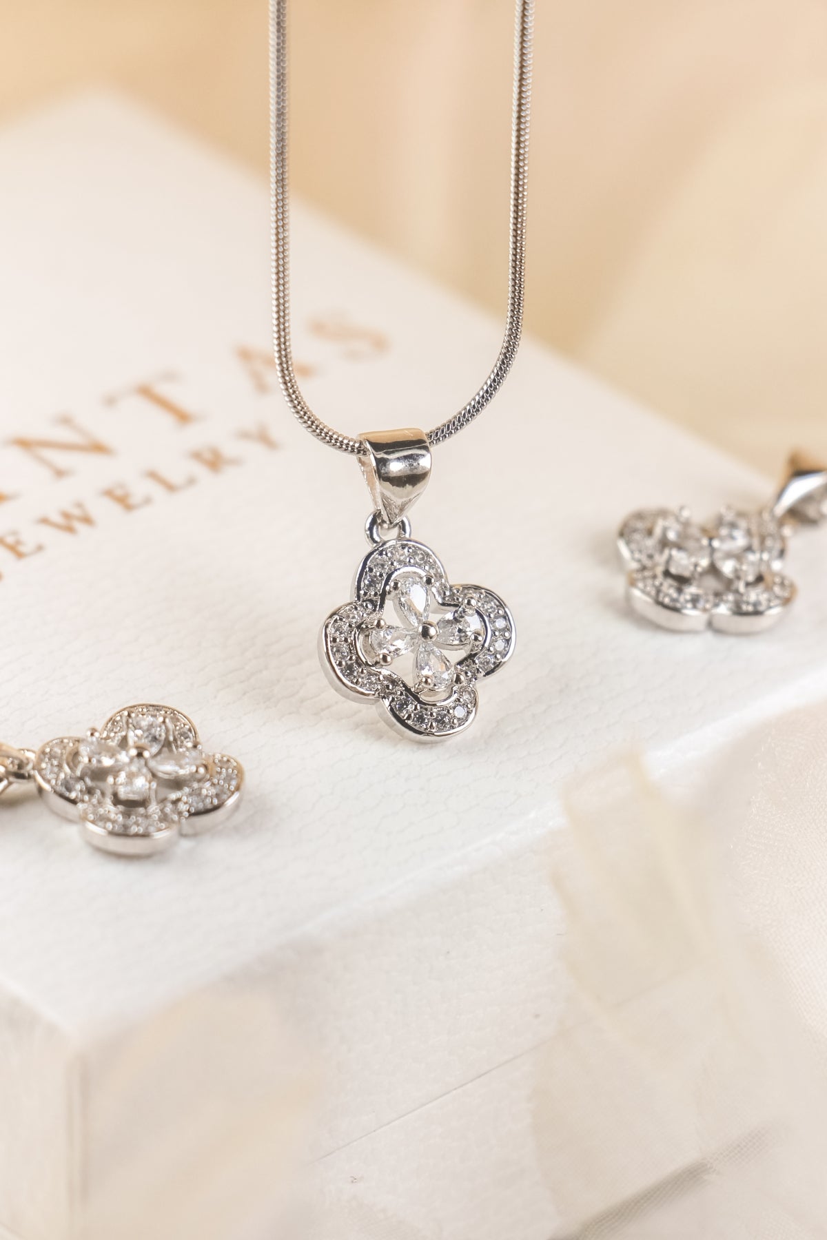 Frosted Clover Silver Necklace