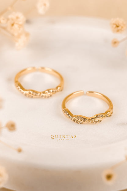 Sofia Twisted Elegance Ring (Adjustable)