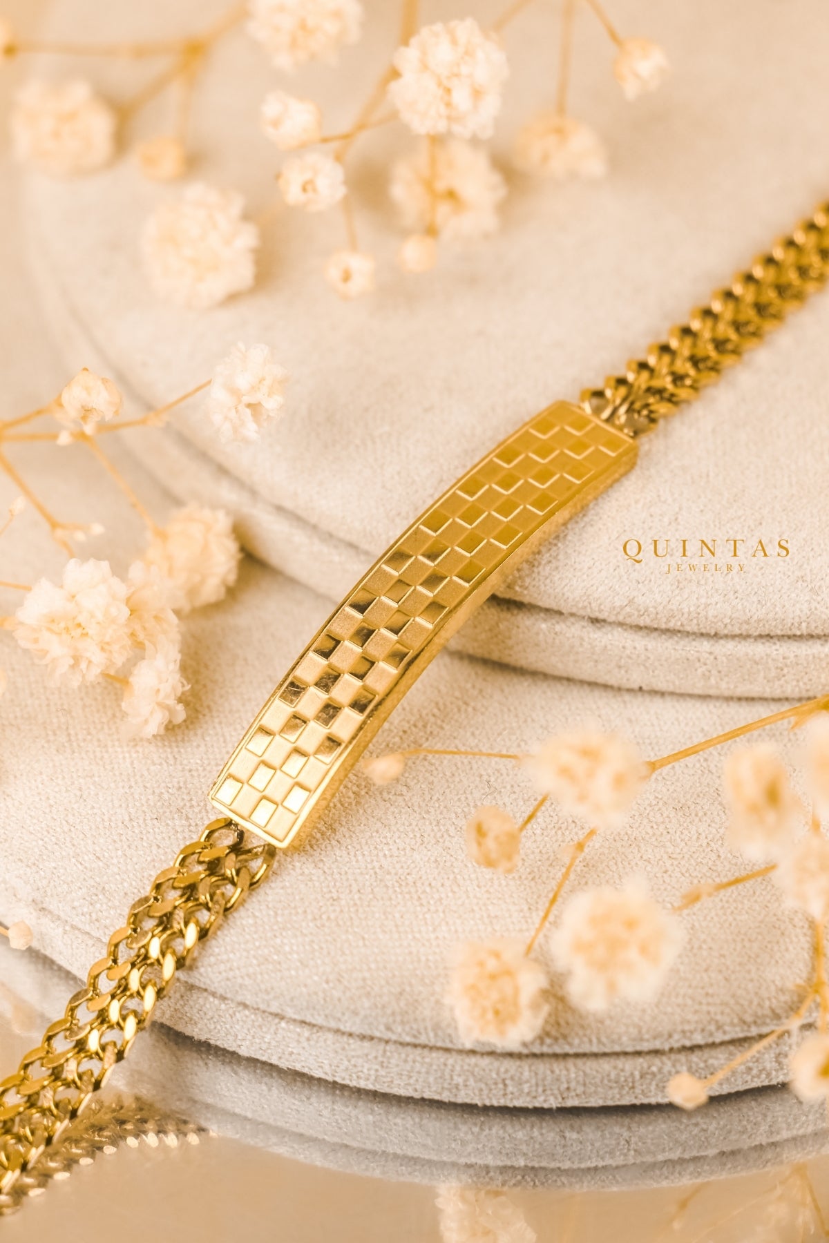 Elio Gold Bar Bracelet