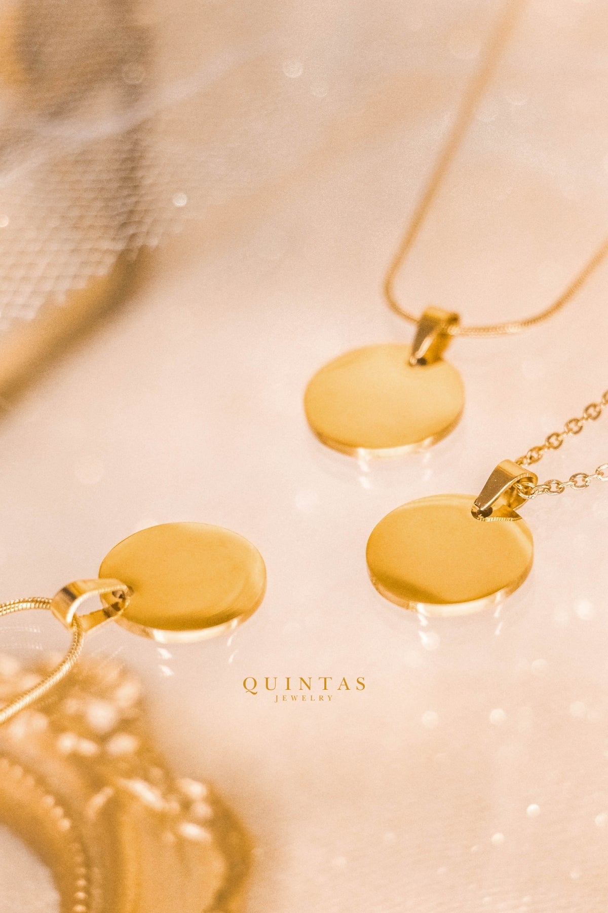 QUINTAS 18K Gold Disc Necklace