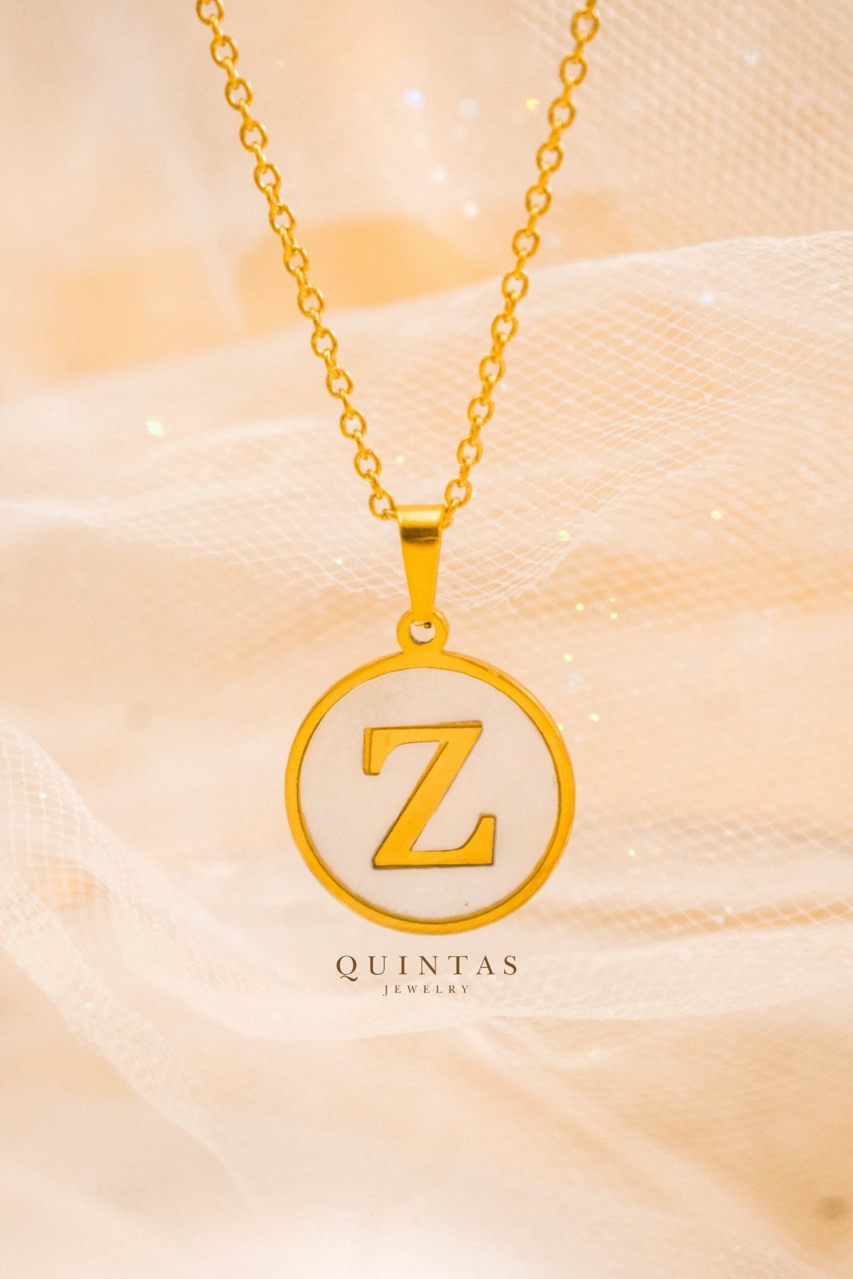 QUINTAS White Gold Initial Necklace