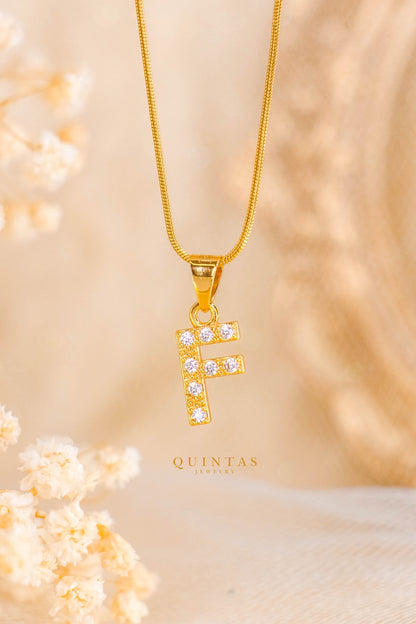 QUINTAS Zirconia Letter Initial Necklace