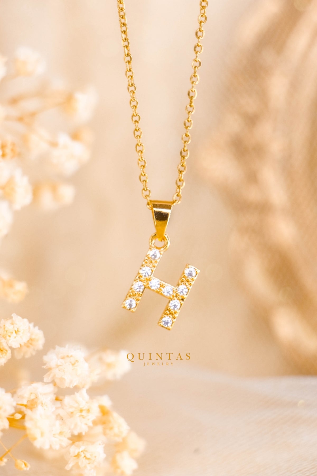 QUINTAS Zirconia Letter Initial Necklace