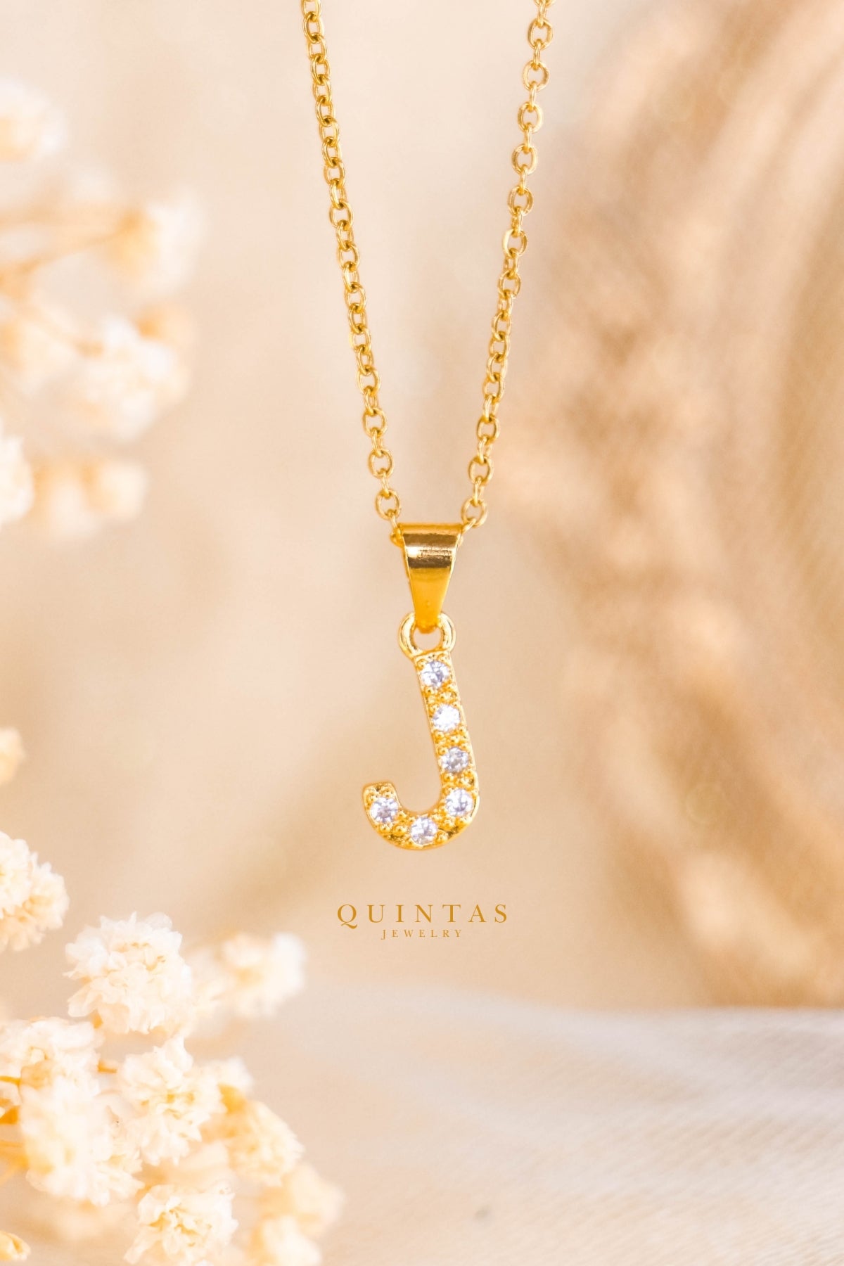 QUINTAS Zirconia Letter Initial Necklace