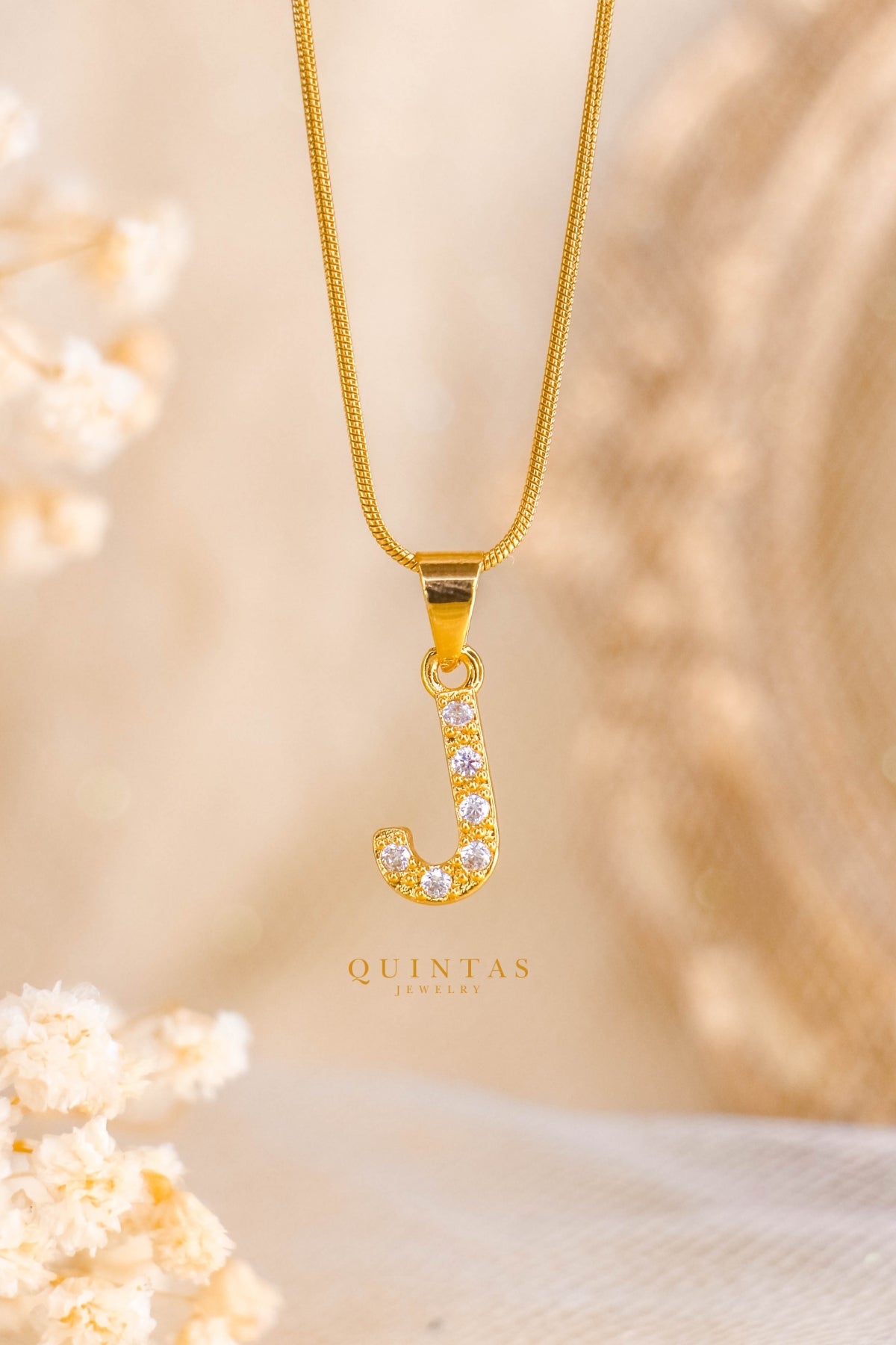 QUINTAS Zirconia Letter Initial Necklace