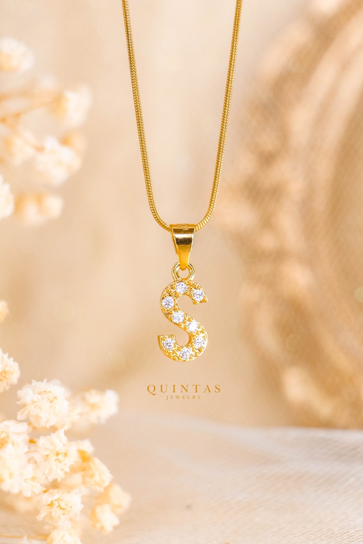 QUINTAS Zirconia Letter Initial Necklace