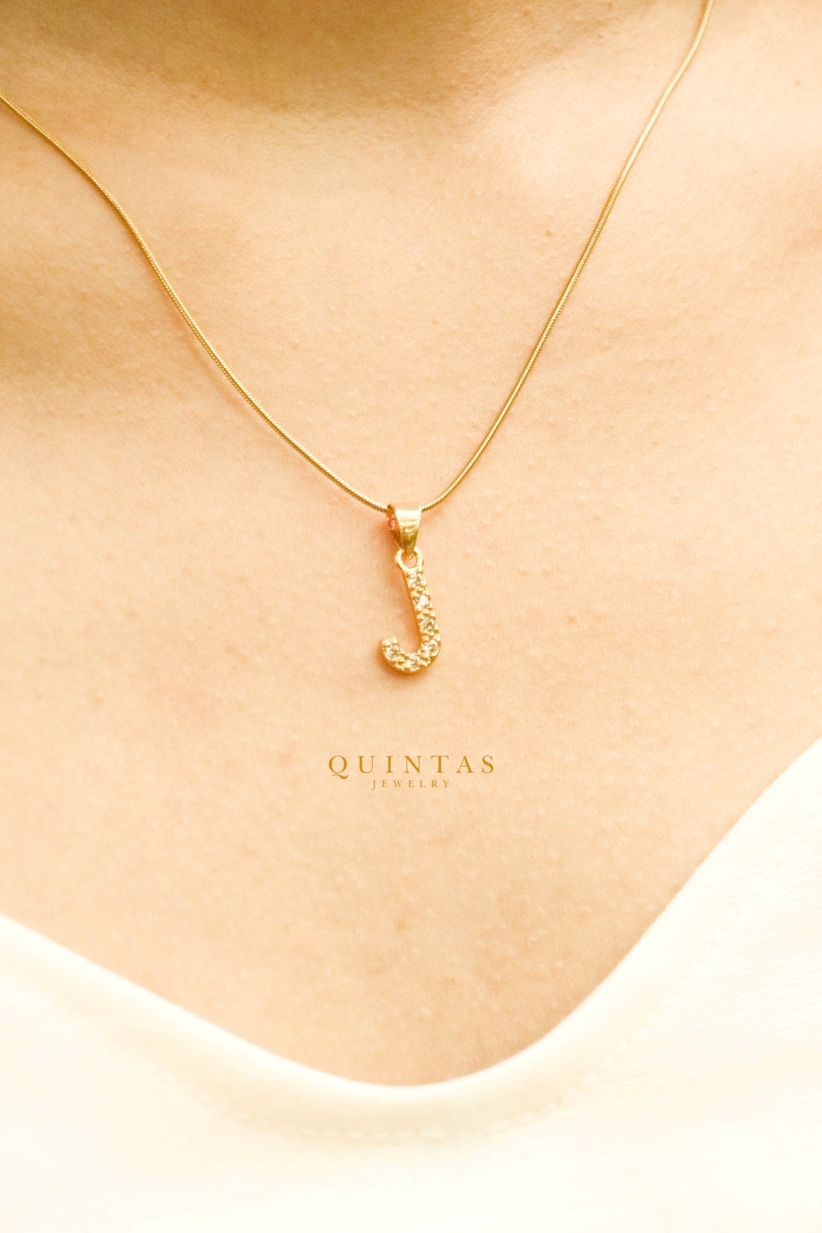 QUINTAS Zirconia Letter Initial Necklace